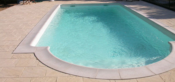 Création piscine béton à Aureilhan