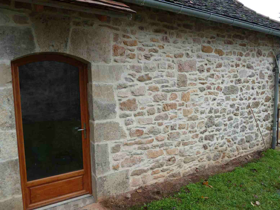 Joint à la chaux, façade en pierre Hourc